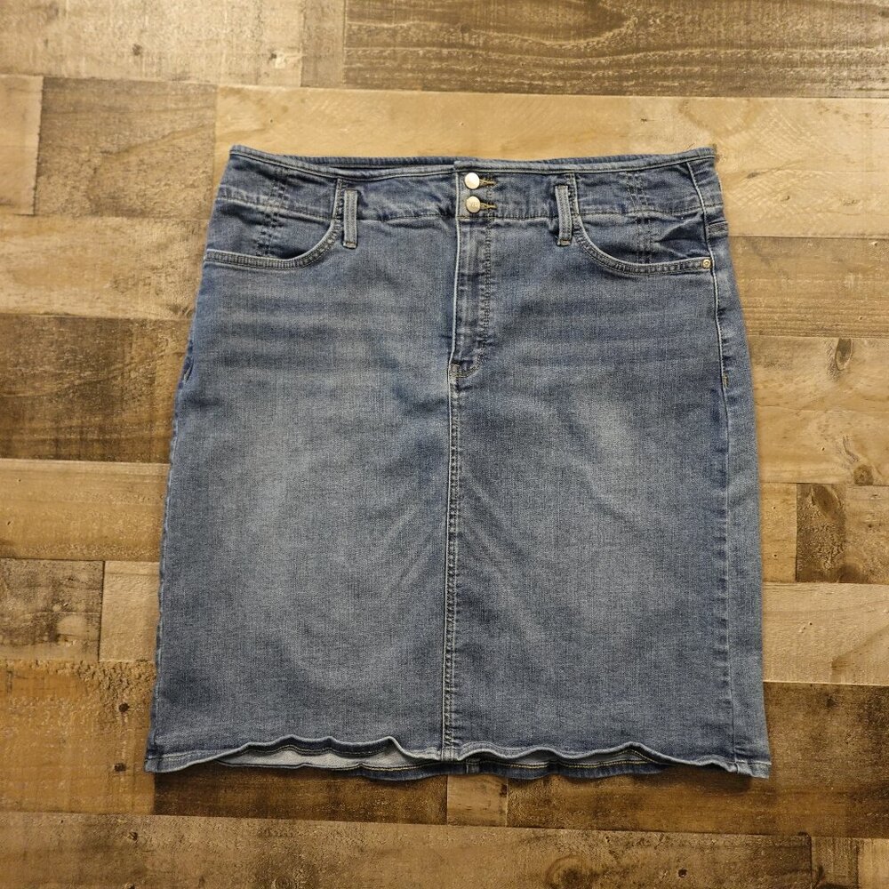 NYDJ Lift Tuck High Rise Denim Skirt Women’s Size 16 Medium Wash Rockie Style